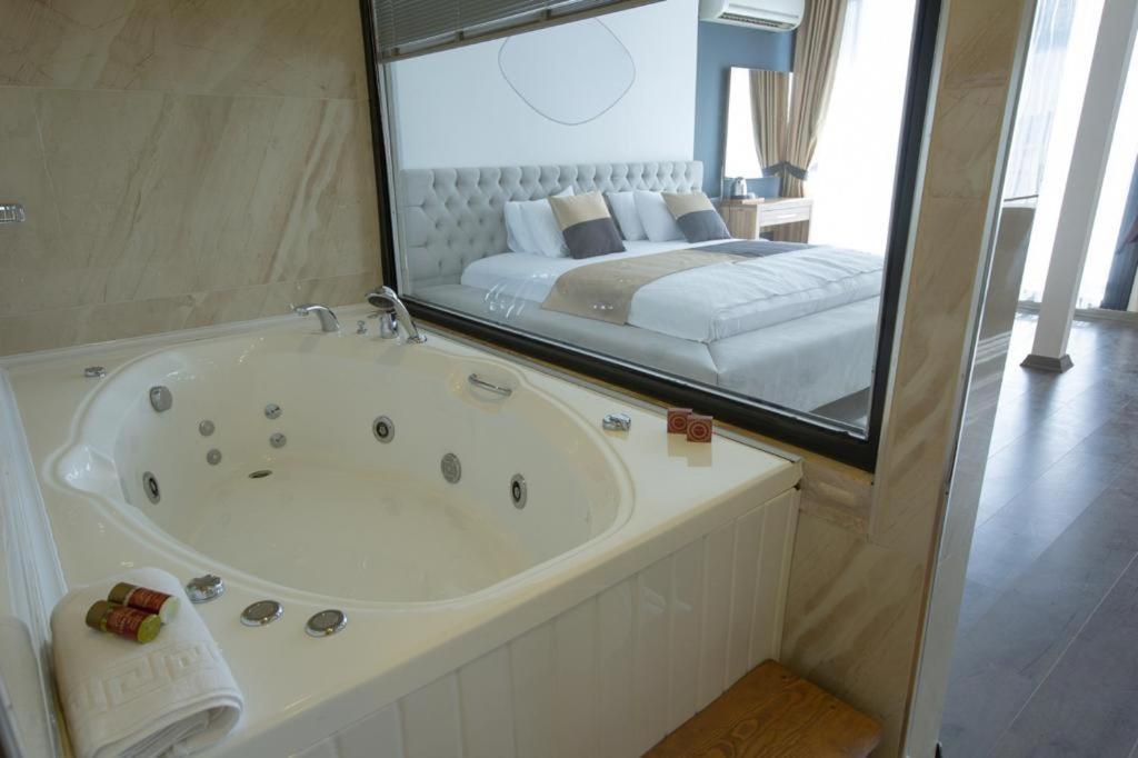 Carpe Diem Hotel Ayvalik Exterior photo